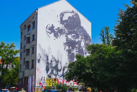 berlin-astronaut-street-art