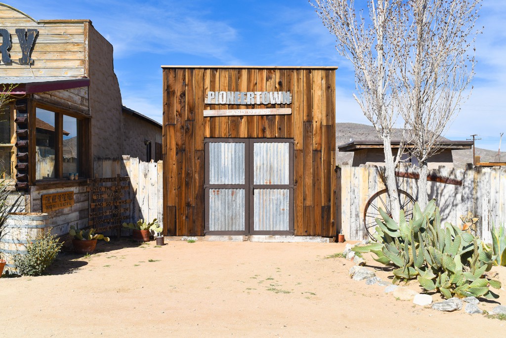 how_to_have_an_epic_weekend_at_joshua_tree_national_park_pioneertown